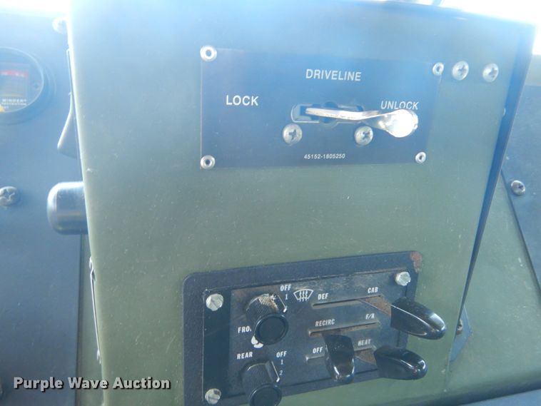 image for item JG9097 1994 Oshkosh M1070  semi truck