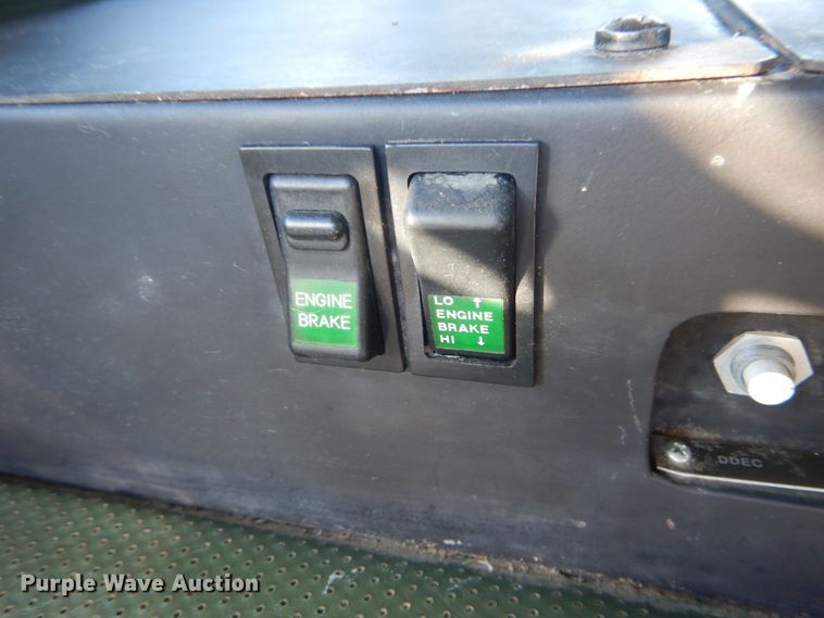 image for item JG9097 1994 Oshkosh M1070  semi truck