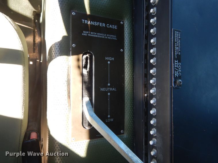 image for item JG9097 1994 Oshkosh M1070  semi truck