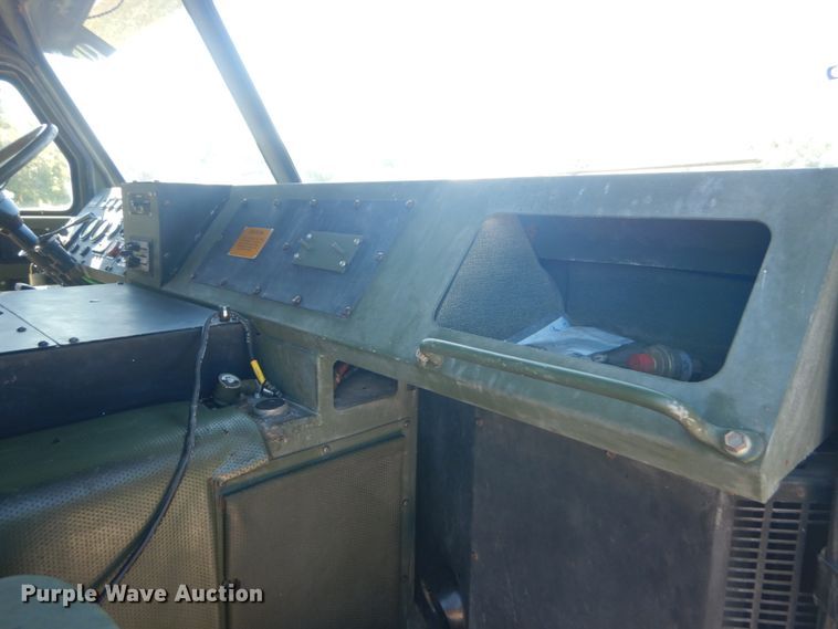 image for item JG9097 1994 Oshkosh M1070  semi truck