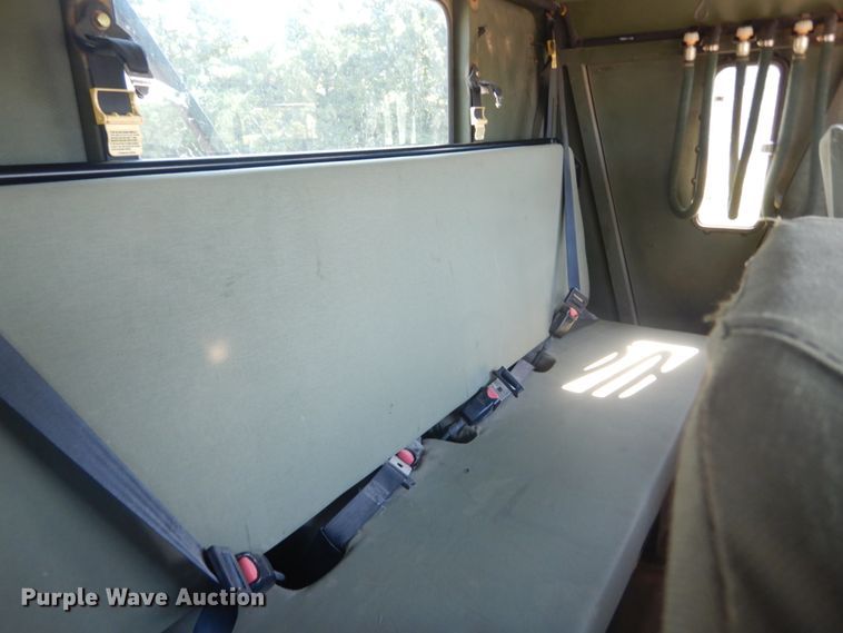 image for item JG9097 1994 Oshkosh M1070  semi truck