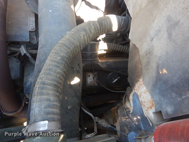 image for item JG9097 1994 Oshkosh M1070  semi truck