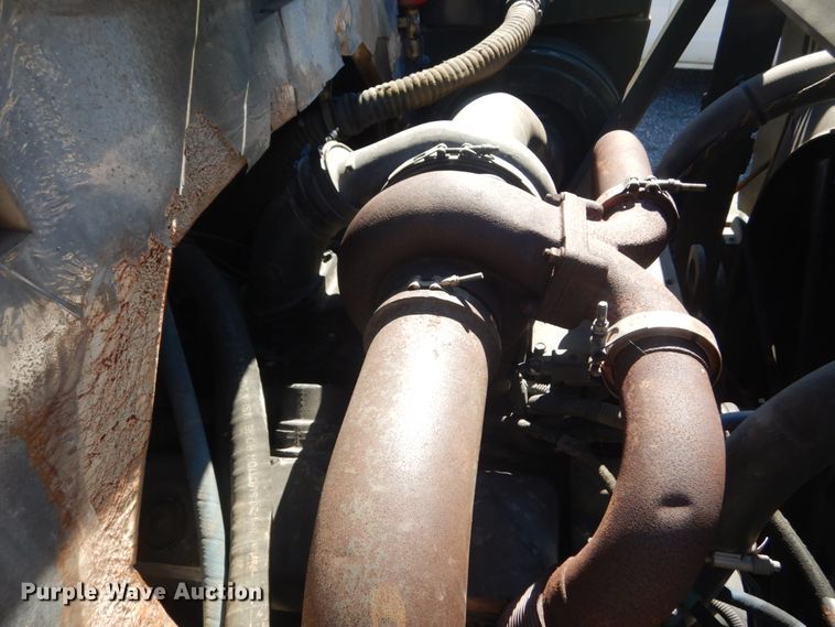 image for item JG9097 1994 Oshkosh M1070  semi truck