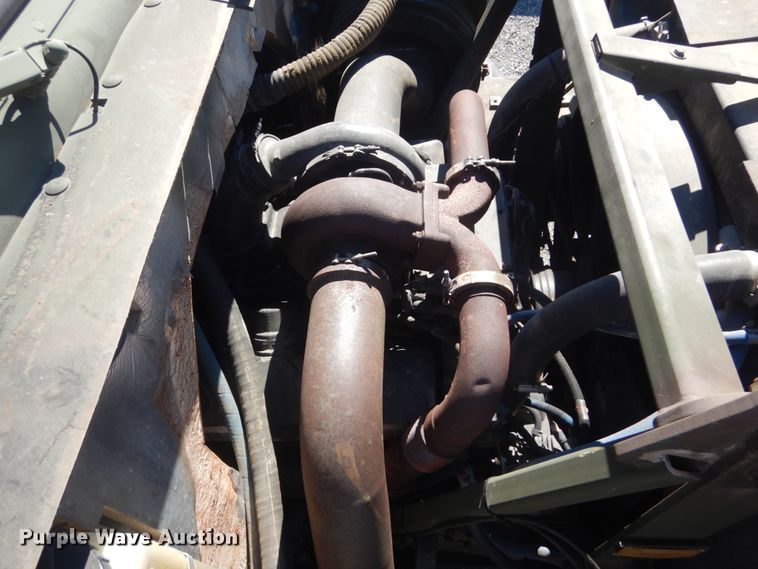 image for item JG9097 1994 Oshkosh M1070  semi truck