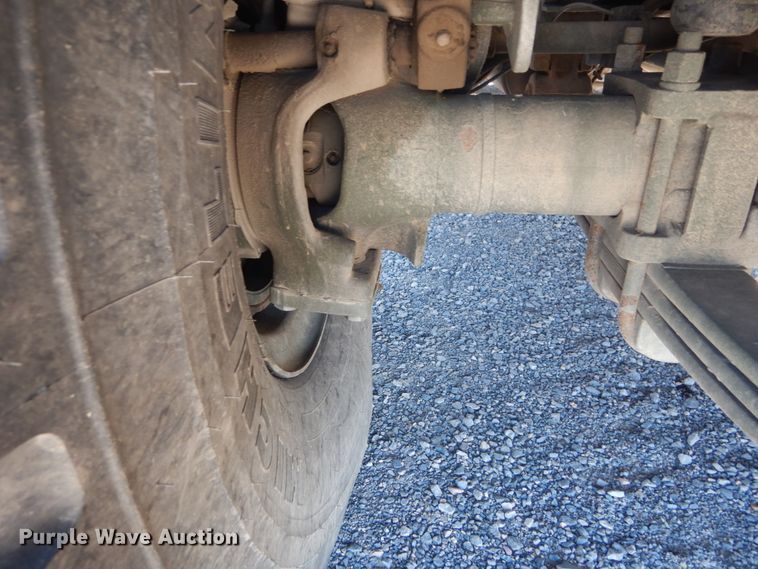 image for item JG9097 1994 Oshkosh M1070  semi truck