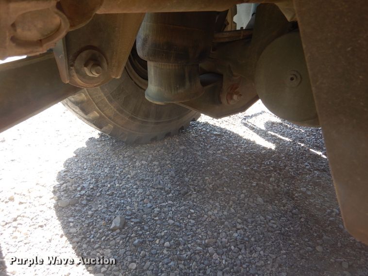 image for item JG9097 1994 Oshkosh M1070  semi truck