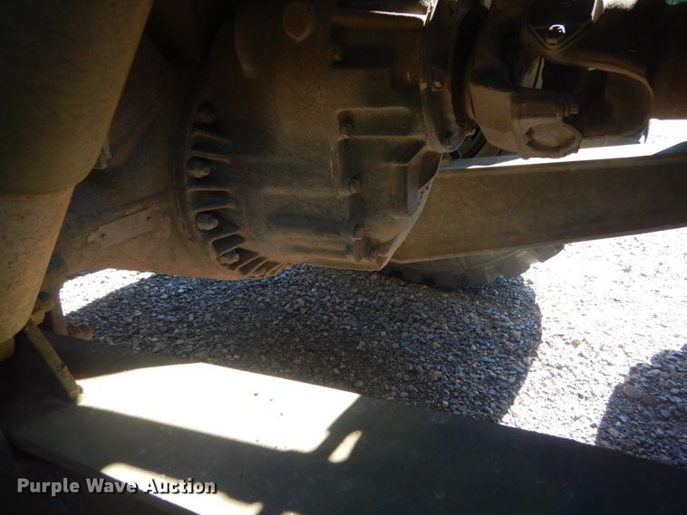 image for item JG9097 1994 Oshkosh M1070  semi truck