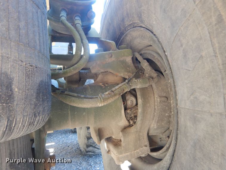 image for item JG9097 1994 Oshkosh M1070  semi truck