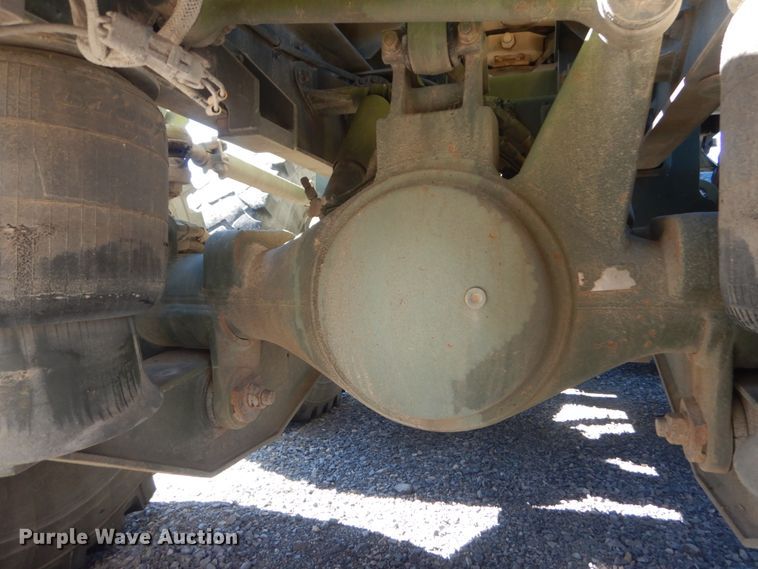 image for item JG9097 1994 Oshkosh M1070  semi truck