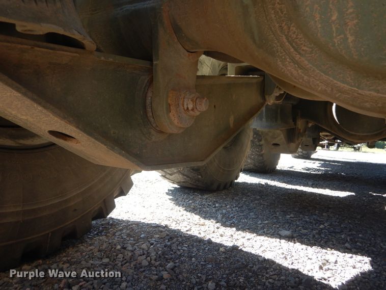 image for item JG9097 1994 Oshkosh M1070  semi truck