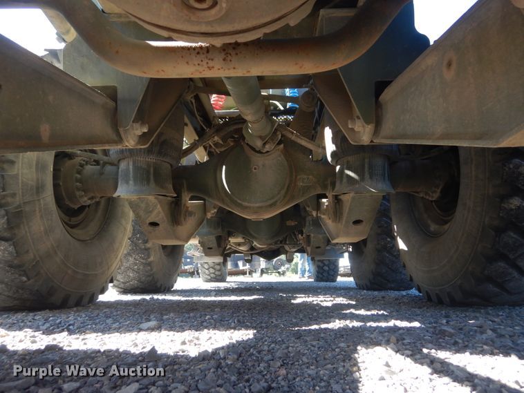 image for item JG9097 1994 Oshkosh M1070  semi truck