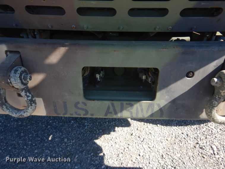 image for item JG9097 1994 Oshkosh M1070  semi truck