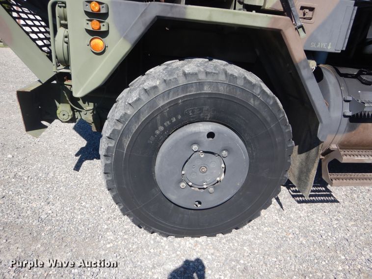 image for item JG9097 1994 Oshkosh M1070  semi truck