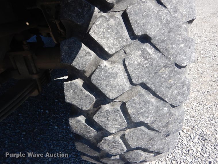 image for item JG9097 1994 Oshkosh M1070  semi truck