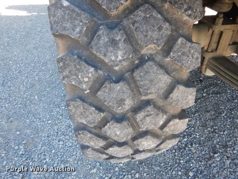 image for item JG9097 1994 Oshkosh M1070  semi truck