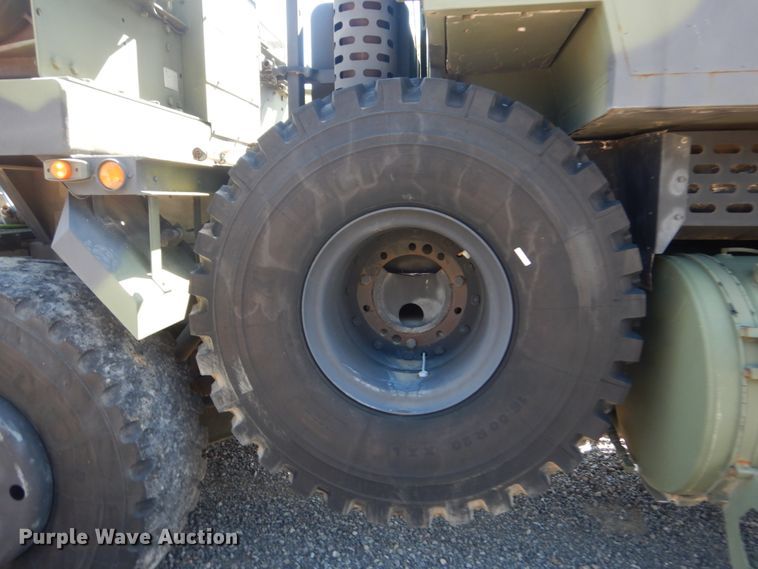 image for item JG9097 1994 Oshkosh M1070  semi truck