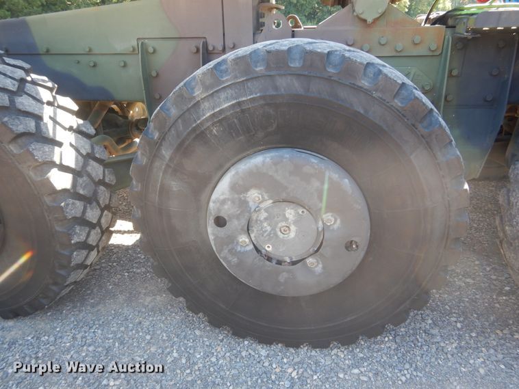 image for item JG9097 1994 Oshkosh M1070  semi truck