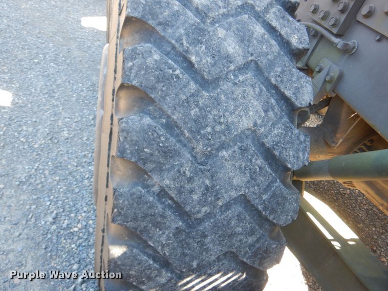 image for item JG9097 1994 Oshkosh M1070  semi truck