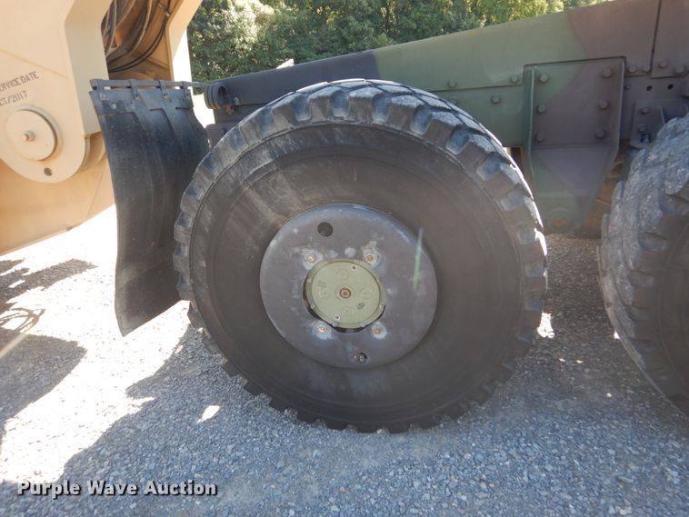 image for item JG9097 1994 Oshkosh M1070  semi truck