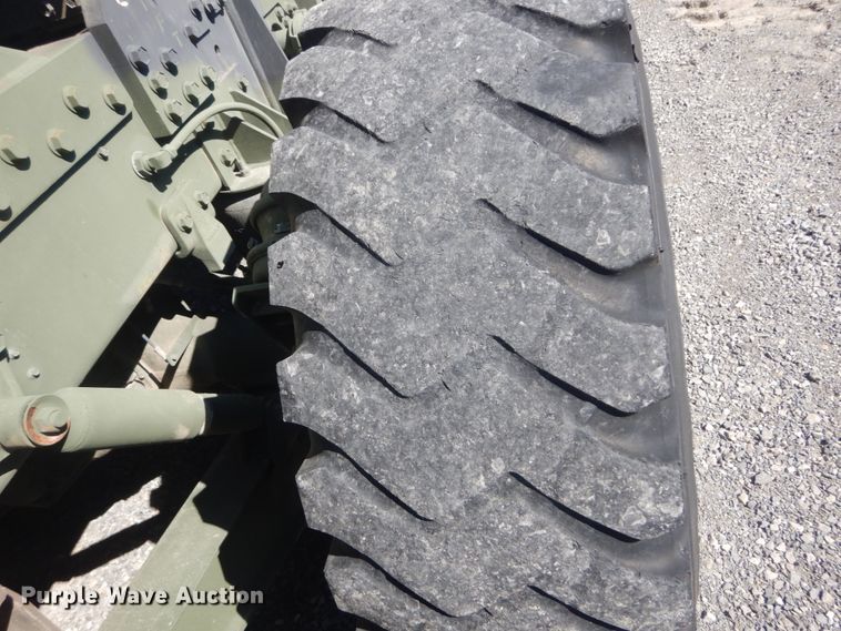 image for item JG9097 1994 Oshkosh M1070  semi truck