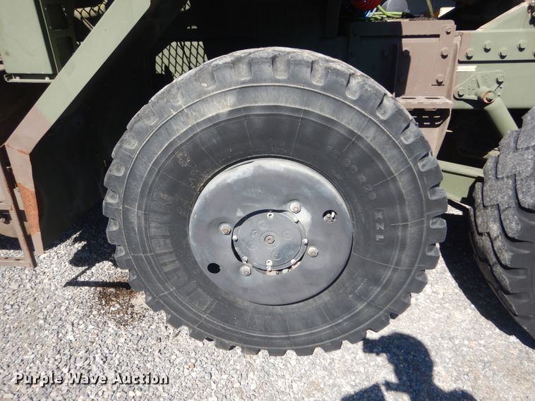 image for item JG9097 1994 Oshkosh M1070  semi truck