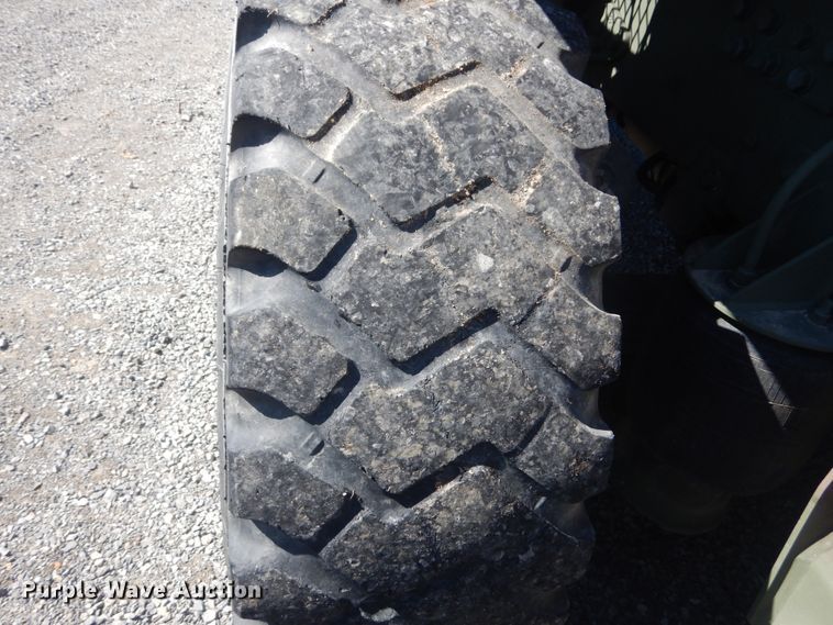 image for item JG9097 1994 Oshkosh M1070  semi truck