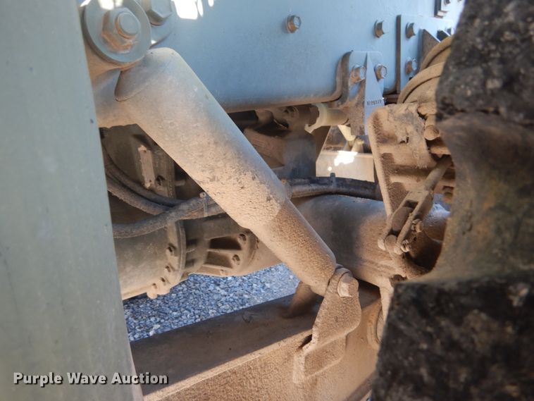 image for item JG9097 1994 Oshkosh M1070  semi truck