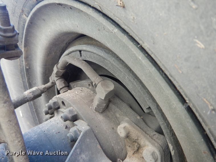 image for item JG9097 1994 Oshkosh M1070  semi truck