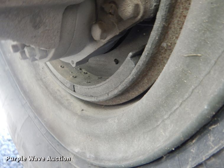 image for item JG9097 1994 Oshkosh M1070  semi truck