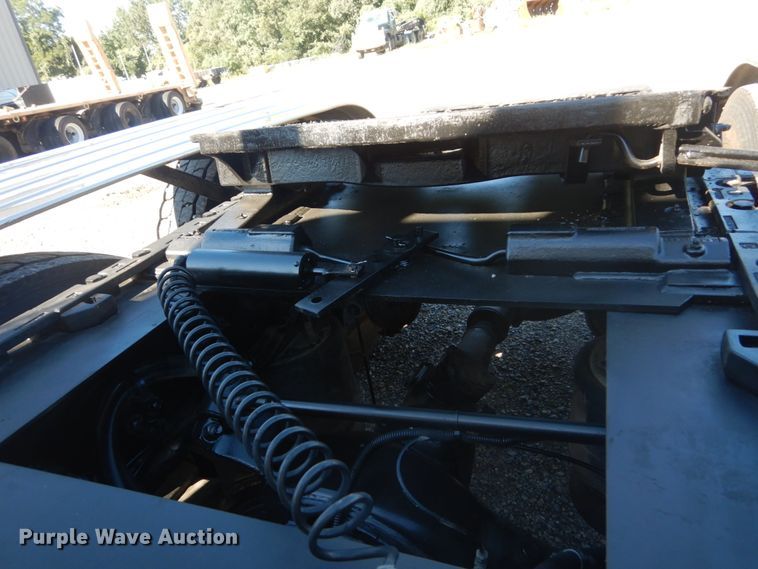 image for item JG9099 2004 Freightliner Columbia 120  semi truck