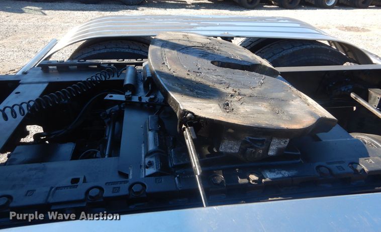 image for item JG9099 2004 Freightliner Columbia 120  semi truck