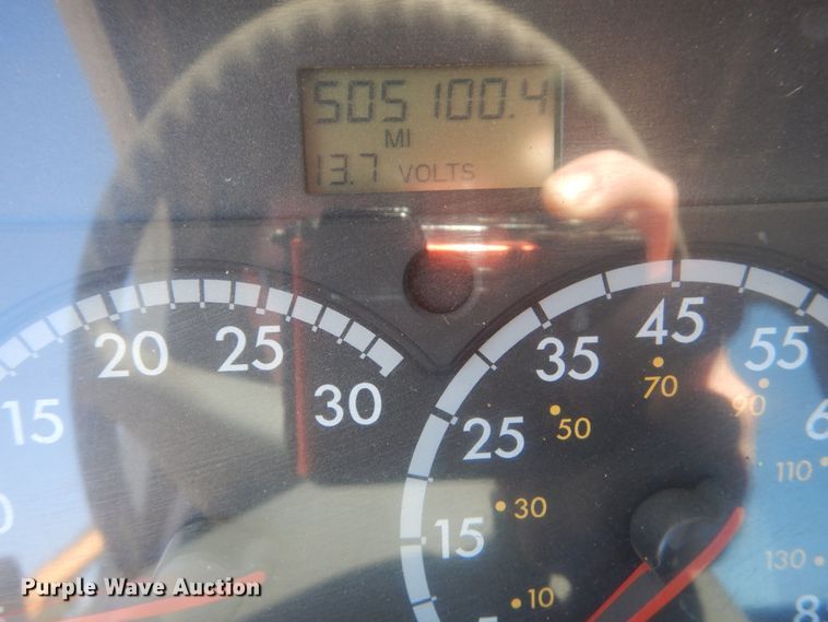 image for item JG9099 2004 Freightliner Columbia 120  semi truck