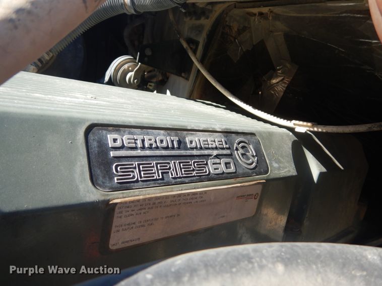 image for item JG9099 2004 Freightliner Columbia 120  semi truck