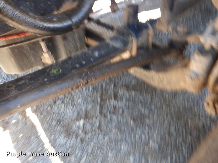 image for item JG9099 2004 Freightliner Columbia 120  semi truck