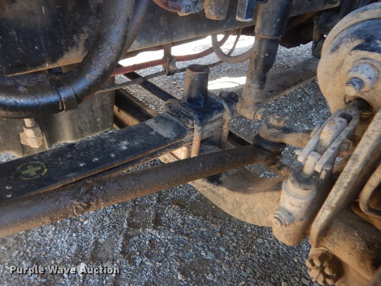 image for item JG9099 2004 Freightliner Columbia 120  semi truck