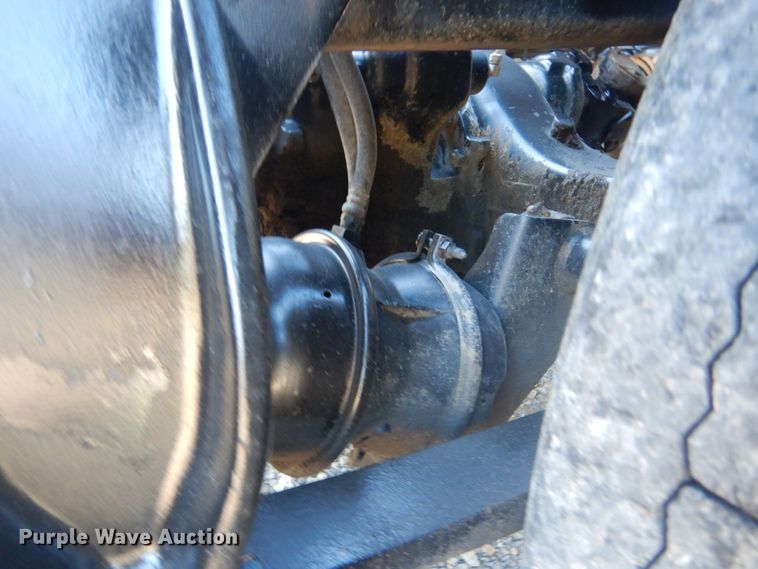 image for item JG9099 2004 Freightliner Columbia 120  semi truck