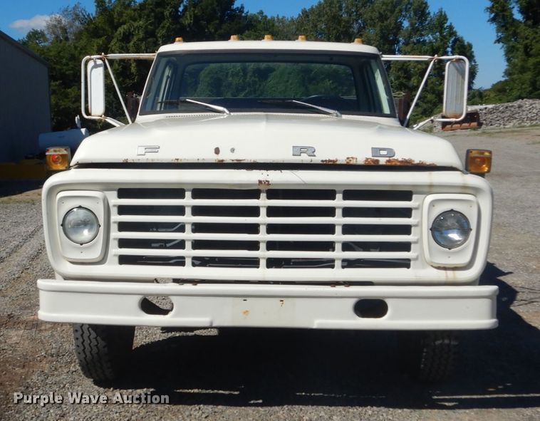image for item JG9100 1976 Ford F600  dump flatbed truck