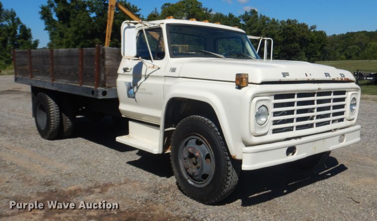 image for item JG9100 1976 Ford F600  dump flatbed truck