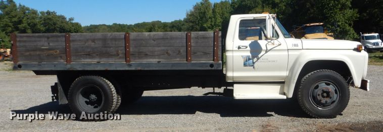 image for item JG9100 1976 Ford F600  dump flatbed truck