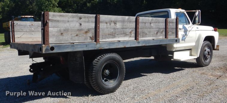 image for item JG9100 1976 Ford F600  dump flatbed truck