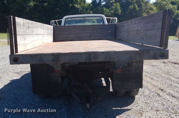 image for item JG9100 1976 Ford F600  dump flatbed truck