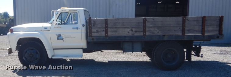 image for item JG9100 1976 Ford F600  dump flatbed truck