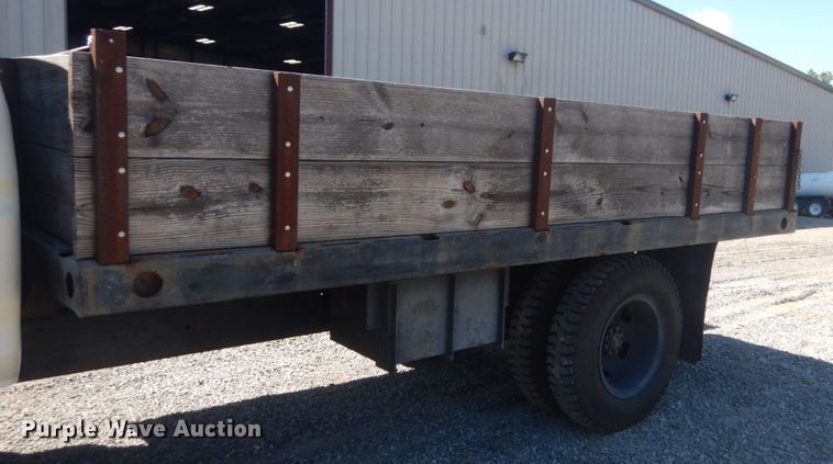 image for item JG9100 1976 Ford F600  dump flatbed truck