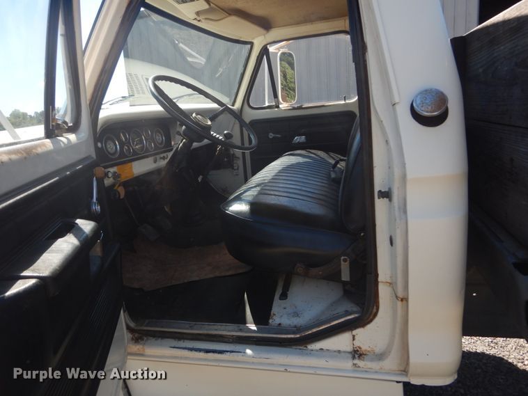 image for item JG9100 1976 Ford F600  dump flatbed truck