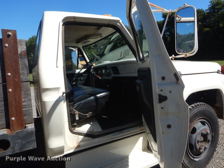 image for item JG9100 1976 Ford F600  dump flatbed truck