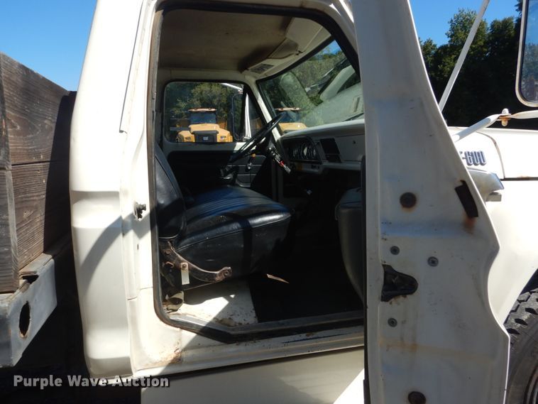 image for item JG9100 1976 Ford F600  dump flatbed truck