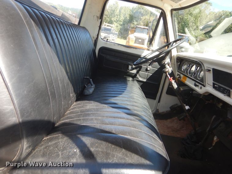 image for item JG9100 1976 Ford F600  dump flatbed truck