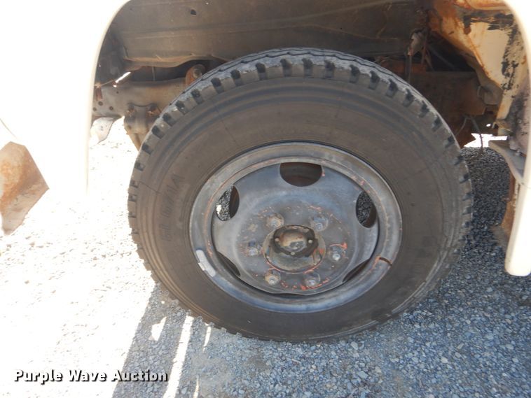 image for item JG9100 1976 Ford F600  dump flatbed truck