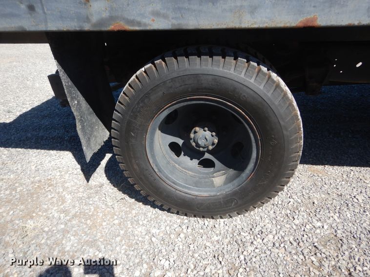 image for item JG9100 1976 Ford F600  dump flatbed truck