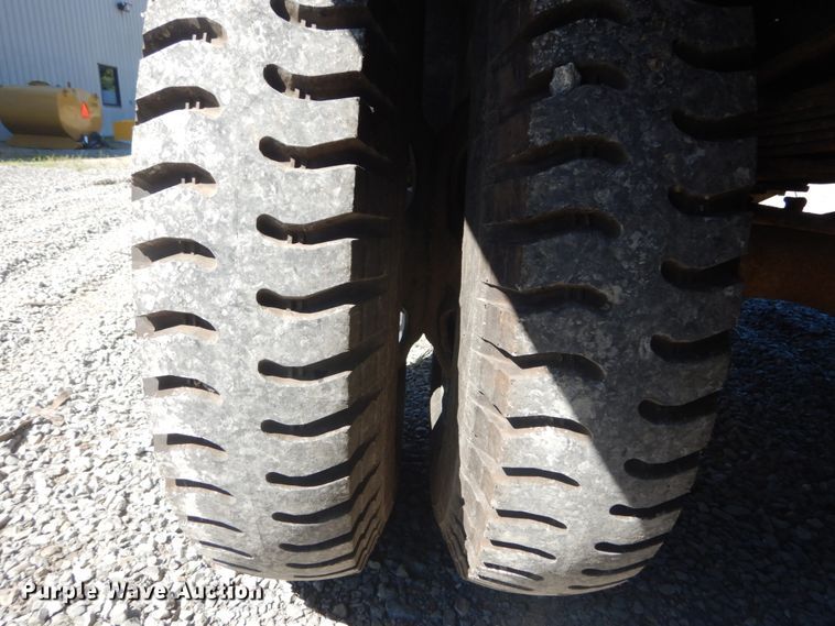 image for item JG9100 1976 Ford F600  dump flatbed truck